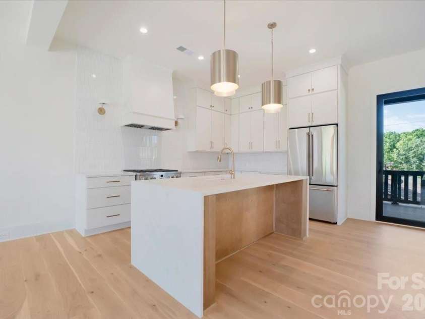 428 Dover Avenue, Charlotte, NC 28209.  MLS# CAR4409380, YatesRealty ID 40447. 