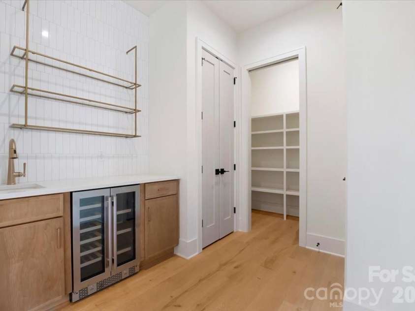 428 Dover Avenue, Charlotte, NC 28209.  MLS# CAR4409380, YatesRealty ID 40447. 