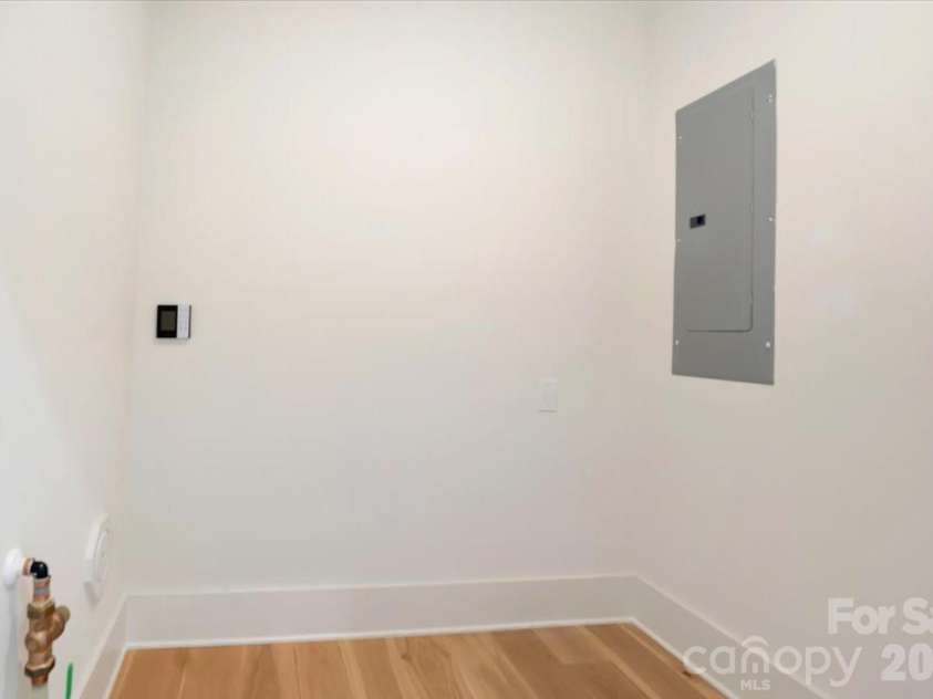 428 Dover Avenue, Charlotte, NC 28209.  MLS# CAR4409380, YatesRealty ID 40447. 