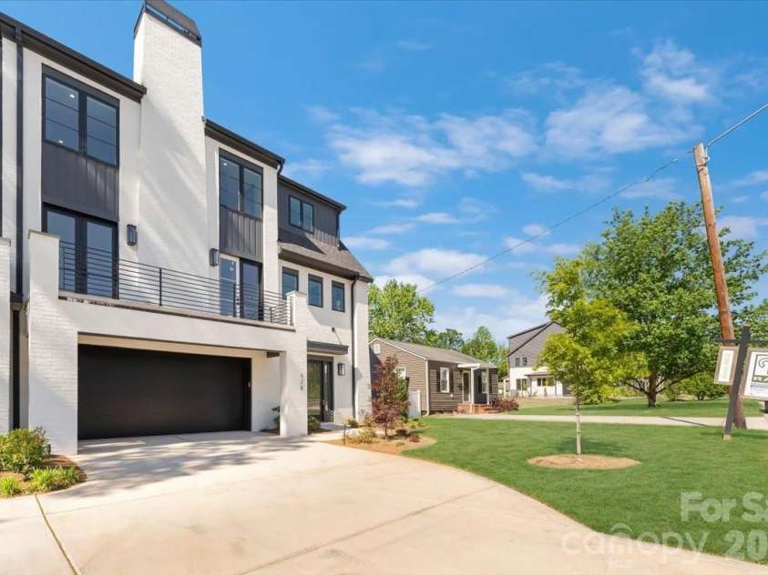 428 Dover Avenue, Charlotte, NC 28209.  MLS# CAR4409380, YatesRealty ID 40447. 
