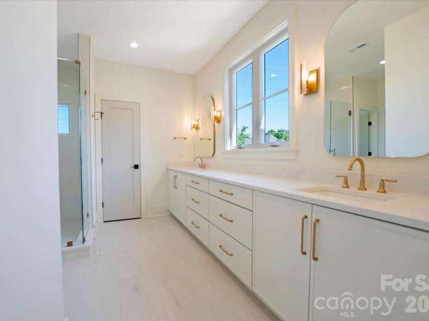 428 Dover Avenue, Charlotte, NC 28209.  MLS# CAR4409380, YatesRealty ID 40447. 