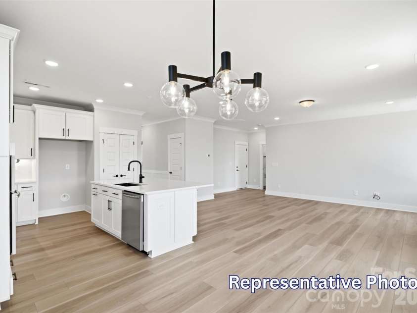 1406 Ardmore Drive, Sherrills Ford, NC 28673.  MLS# CAR4409437, YatesRealty ID 40449. Breakfast area