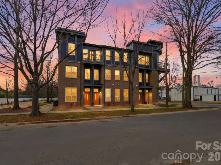 3243 Wesley Avenue, Charlotte, NC 28205.  MLS# CAR4350289, YatesRealty ID 4045. 