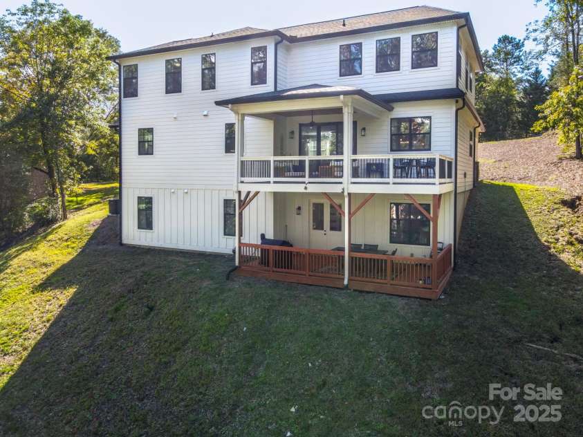 685 Knollcrest Drive, Concord, NC 28025.  MLS# CAR4256189, YatesRealty ID 4045. 