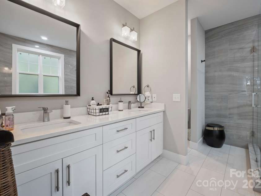 685 Knollcrest Drive, Concord, NC 28025.  MLS# CAR4256189, YatesRealty ID 4045. Primary bath