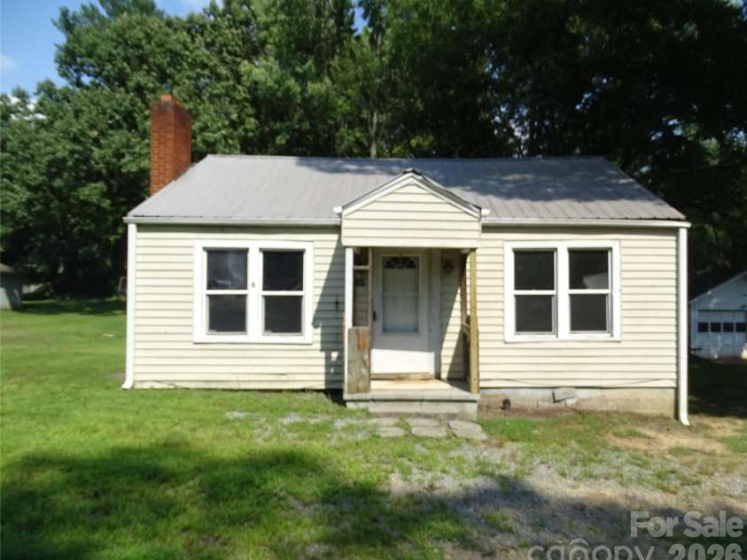 307 Goforth Drive, Thomasville, NC 27360.  MLS# CAR4409442, YatesRealty ID 40450. 