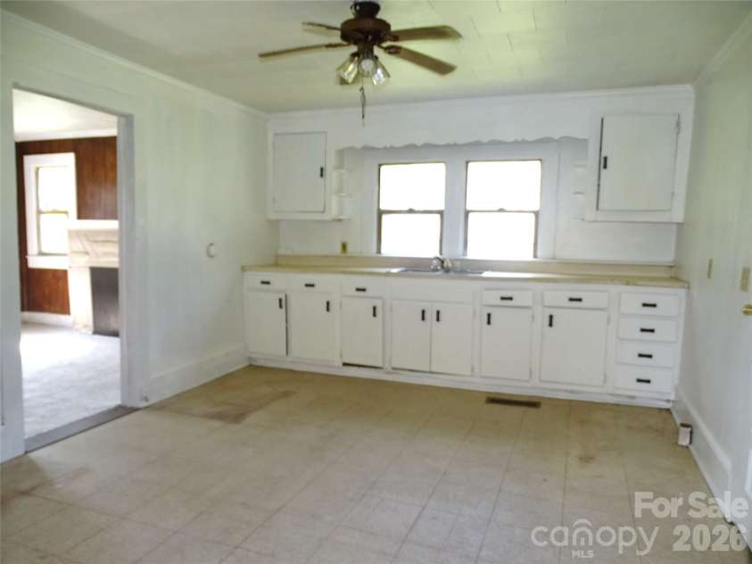 307 Goforth Drive, Thomasville, NC 27360.  MLS# CAR4409442, YatesRealty ID 40450. 