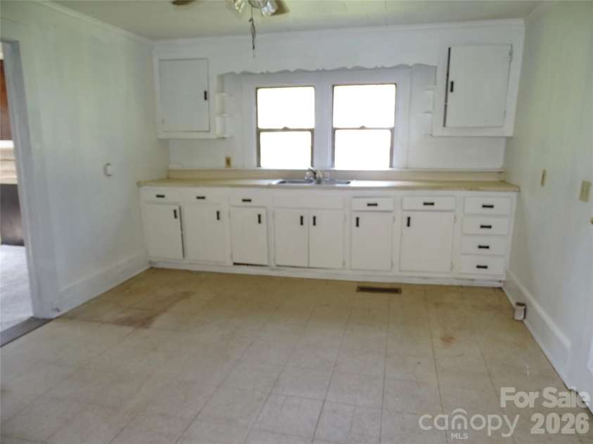 307 Goforth Drive, Thomasville, NC 27360.  MLS# CAR4409442, YatesRealty ID 40450. 