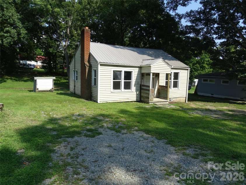 307 Goforth Drive, Thomasville, NC 27360.  MLS# CAR4409442, YatesRealty ID 40450. 