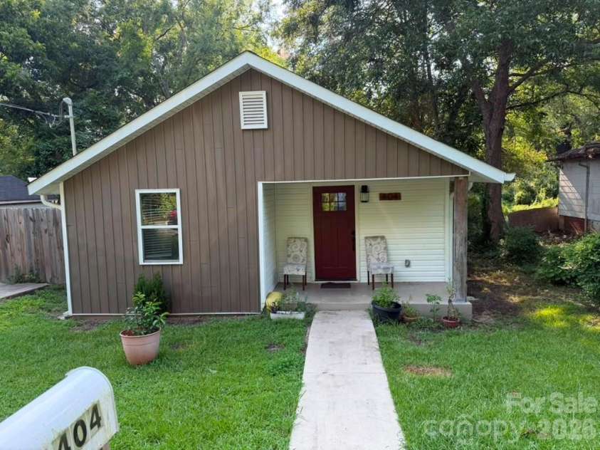 404 Palmetto Street, Lancaster, SC 29720.  MLS# CAR4409404, YatesRealty ID 40451. 