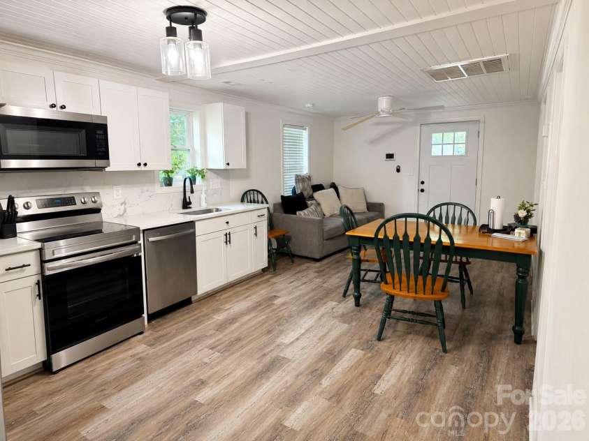 404 Palmetto Street, Lancaster, SC 29720.  MLS# CAR4409404, YatesRealty ID 40451. 
