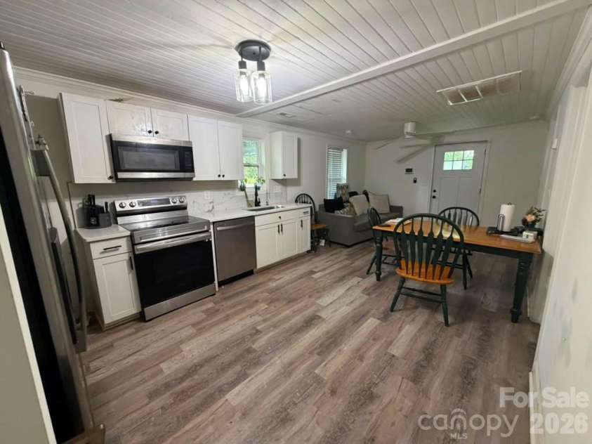 404 Palmetto Street, Lancaster, SC 29720.  MLS# CAR4409404, YatesRealty ID 40451. 
