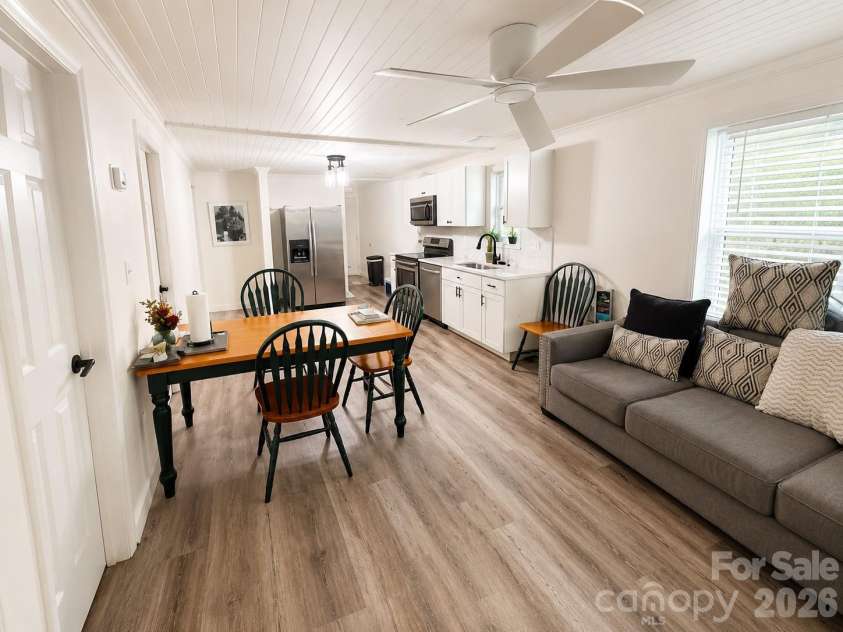 404 Palmetto Street, Lancaster, SC 29720.  MLS# CAR4409404, YatesRealty ID 40451. 