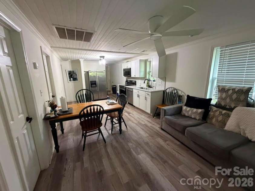 404 Palmetto Street, Lancaster, SC 29720.  MLS# CAR4409404, YatesRealty ID 40451. 