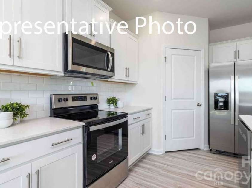 467 Dazzle Loop, Newton, NC 28658.  MLS# CAR4409608, YatesRealty ID 40454. 