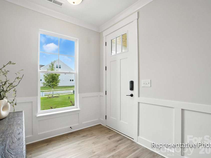 6022 New River Drive, Huntersville, NC 28078.  MLS# CAR4409552, YatesRealty ID 40455. Entryway