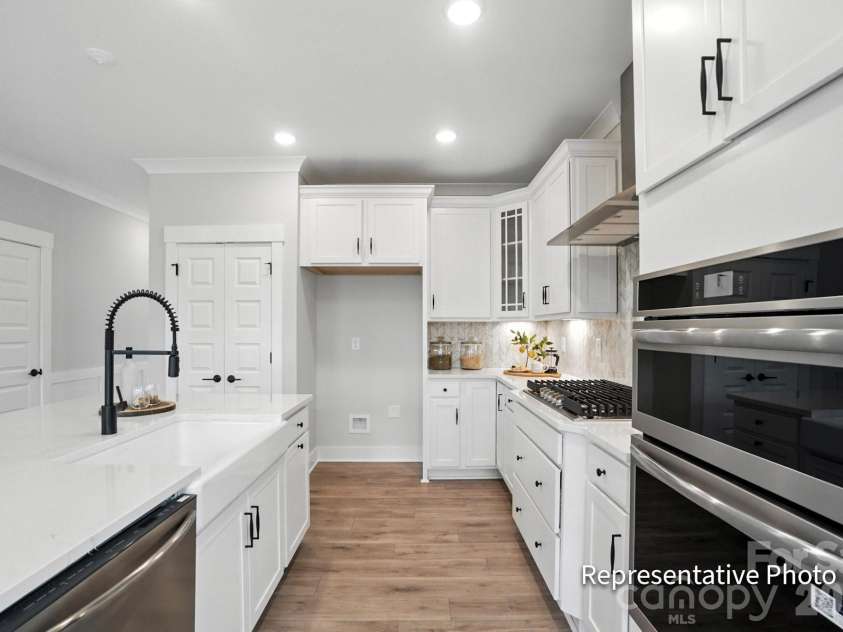 6022 New River Drive, Huntersville, NC 28078.  MLS# CAR4409552, YatesRealty ID 40455. Kitchen