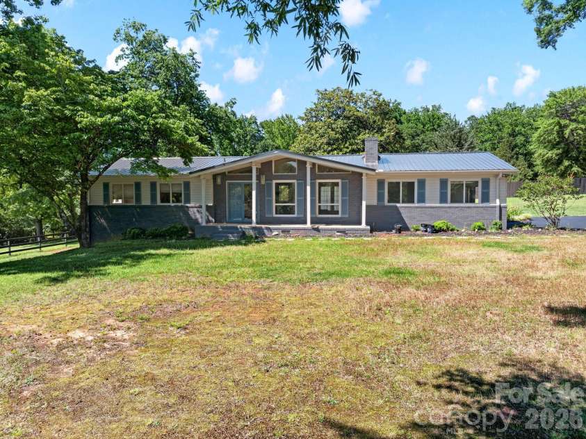 1064 Knollwood Road, Boiling Springs, SC 29316.  MLS# CAR4409628, YatesRealty ID 40456. 