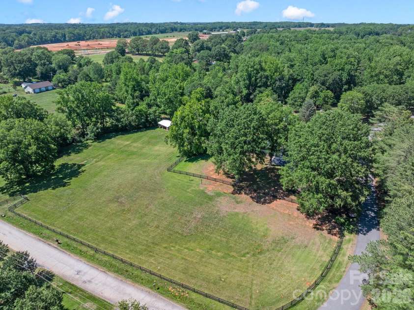 1064 Knollwood Road, Boiling Springs, SC 29316.  MLS# CAR4409628, YatesRealty ID 40456. 