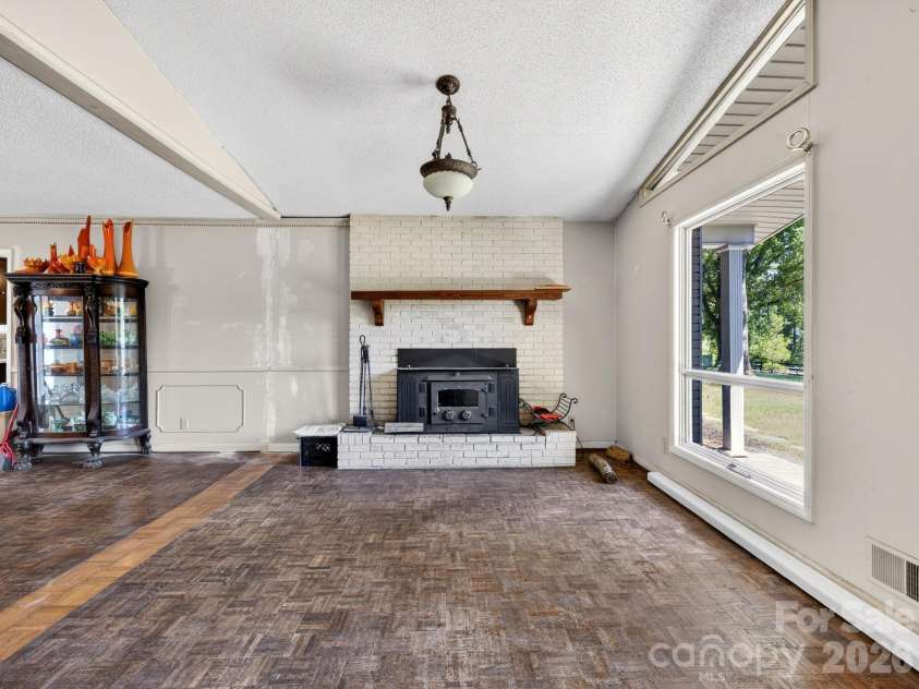 1064 Knollwood Road, Boiling Springs, SC 29316.  MLS# CAR4409628, YatesRealty ID 40456. 