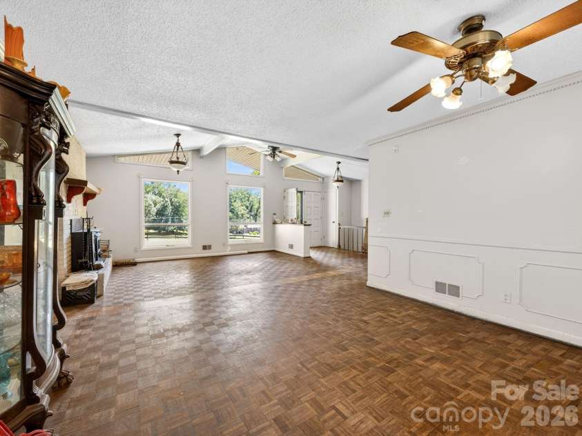 1064 Knollwood Road, Boiling Springs, SC 29316.  MLS# CAR4409628, YatesRealty ID 40456. 