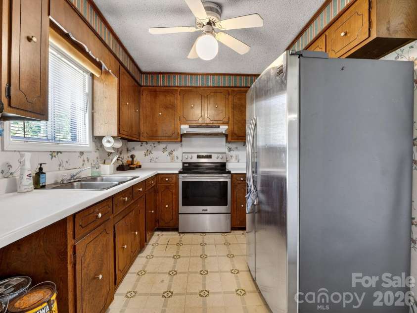 1064 Knollwood Road, Boiling Springs, SC 29316.  MLS# CAR4409628, YatesRealty ID 40456. 