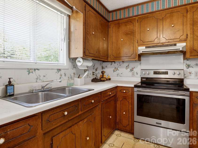 1064 Knollwood Road, Boiling Springs, SC 29316.  MLS# CAR4409628, YatesRealty ID 40456. 