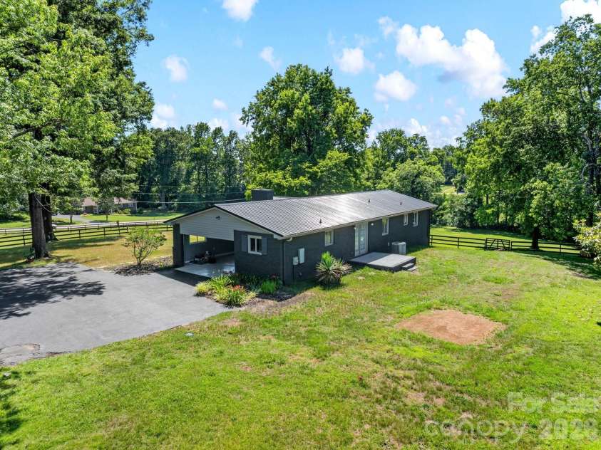 1064 Knollwood Road, Boiling Springs, SC 29316.  MLS# CAR4409628, YatesRealty ID 40456. 