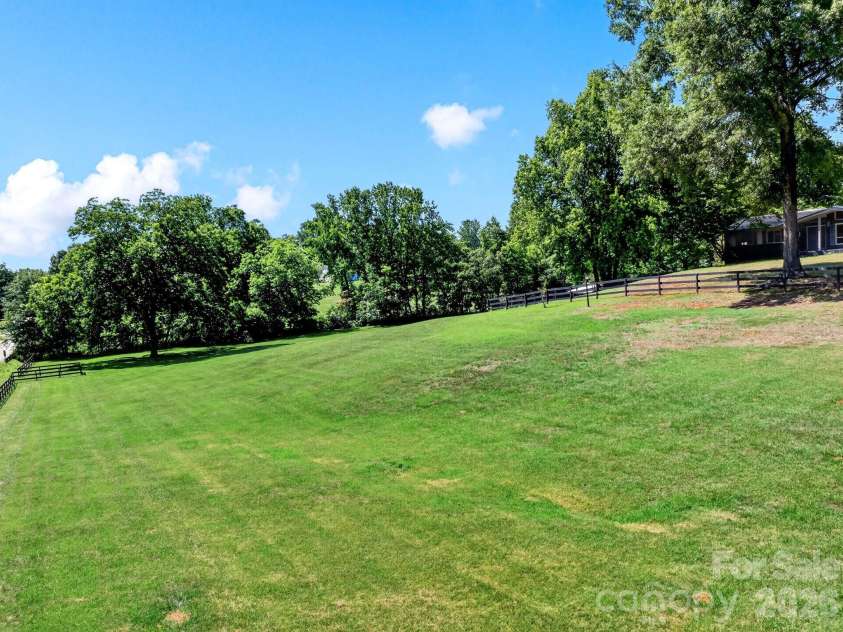 1064 Knollwood Road, Boiling Springs, SC 29316.  MLS# CAR4409628, YatesRealty ID 40456. 