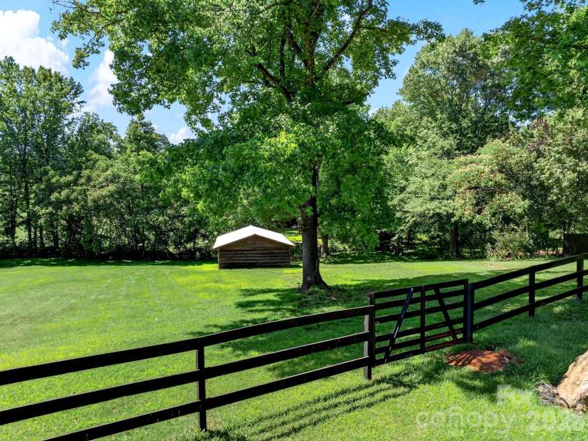1064 Knollwood Road, Boiling Springs, SC 29316.  MLS# CAR4409628, YatesRealty ID 40456. 