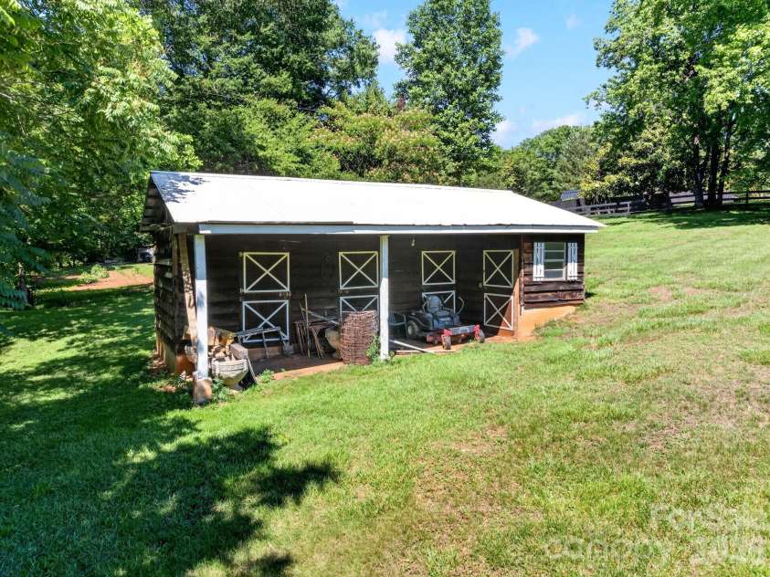 1064 Knollwood Road, Boiling Springs, SC 29316.  MLS# CAR4409628, YatesRealty ID 40456. 