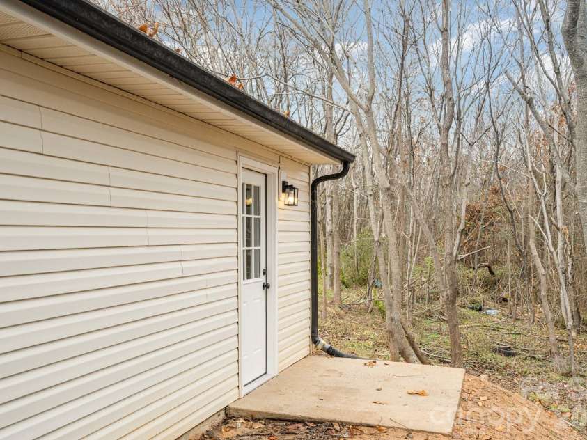 142 Winchester Drive, Ellenboro, NC 28040.  MLS# CAR4334243, YatesRealty ID 4046. 