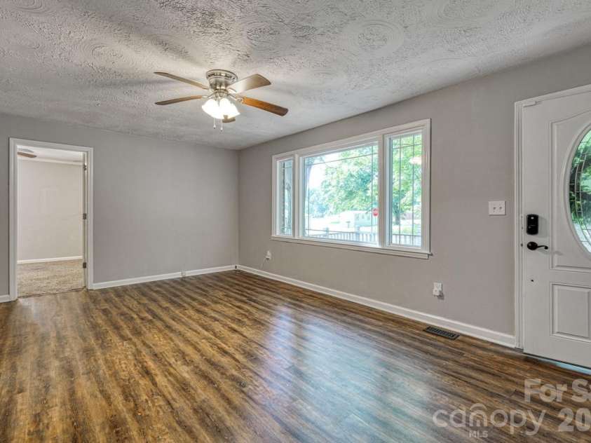110 Chapman Circle, Spartanburg, SC 29307.  MLS# CAR4409645, YatesRealty ID 40460. 