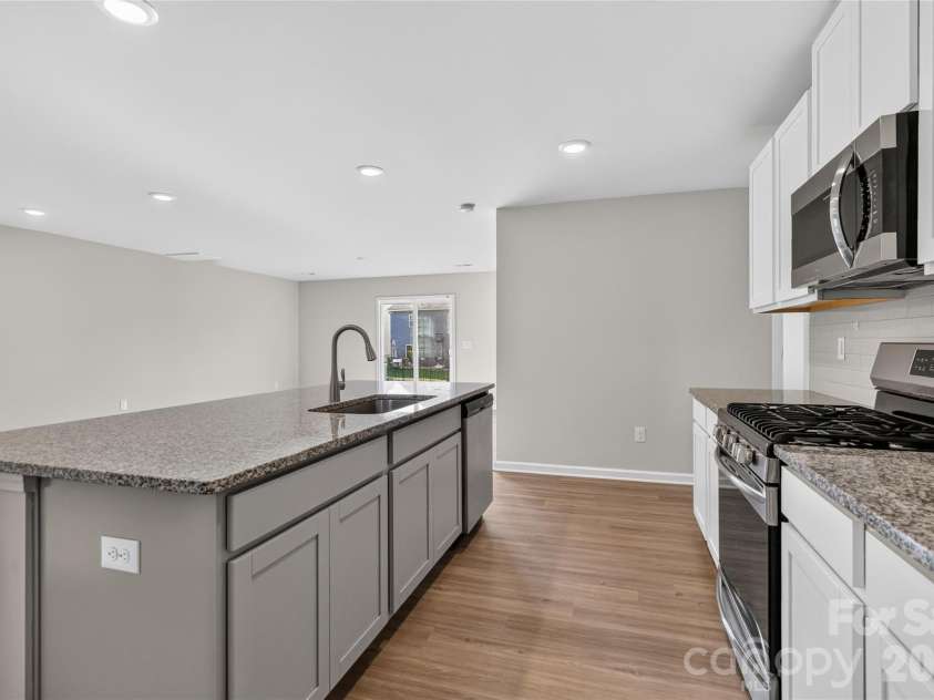 1503 Forkhorn Drive, Monroe, NC 28110.  MLS# CAR4409637, YatesRealty ID 40461. Granite Counters and Gas Range