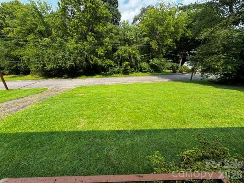 529 10th Street Place, Hickory, NC 28601.  MLS# CAR4409679, YatesRealty ID 40462. 
