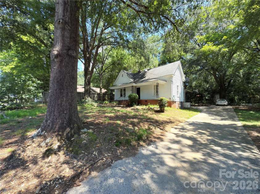 650 Harris Street, Concord, NC 28025.  MLS# CAR4409656, YatesRealty ID 40464. 