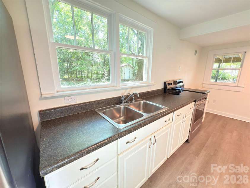 650 Harris Street, Concord, NC 28025.  MLS# CAR4409656, YatesRealty ID 40464. 