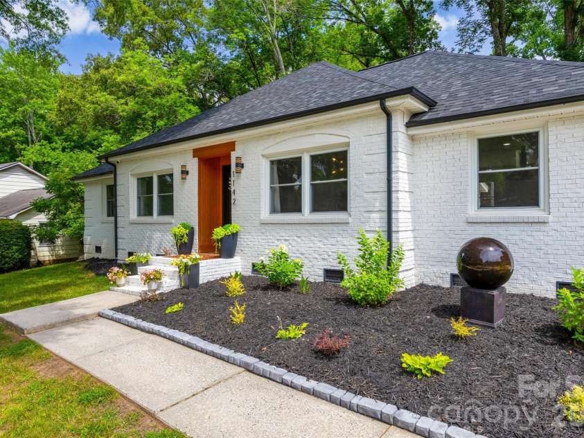 1142 Fox Run Drive, Charlotte, NC 28212.  MLS# CAR4409734, YatesRealty ID 40466. 