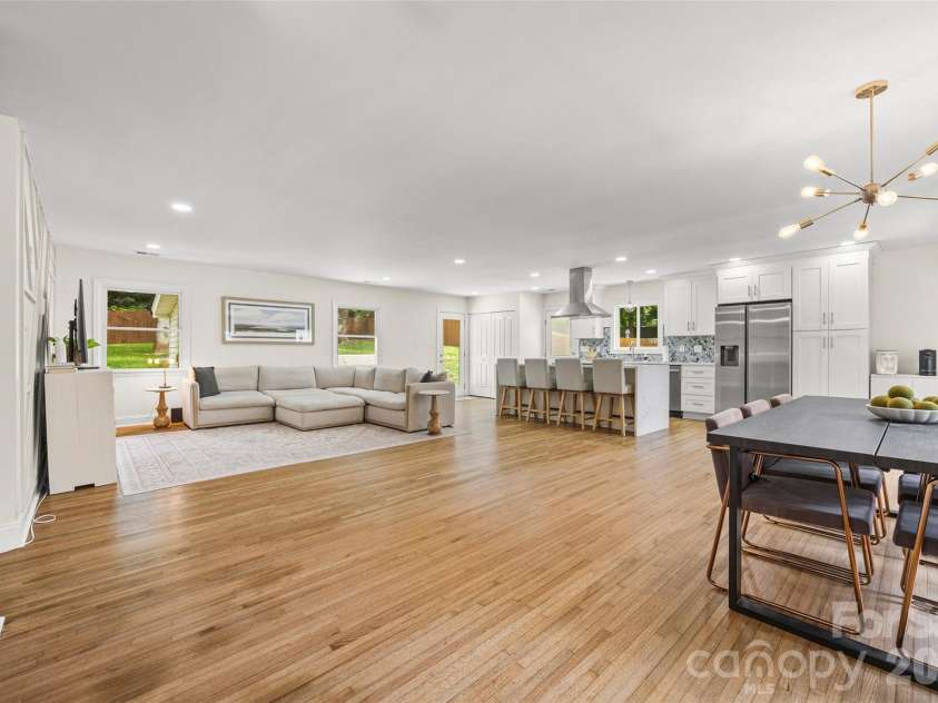1142 Fox Run Drive, Charlotte, NC 28212.  MLS# CAR4409734, YatesRealty ID 40466. 