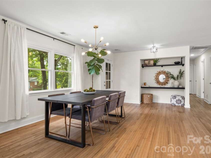 1142 Fox Run Drive, Charlotte, NC 28212.  MLS# CAR4409734, YatesRealty ID 40466. 