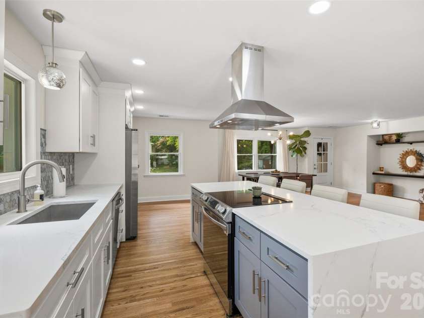 1142 Fox Run Drive, Charlotte, NC 28212.  MLS# CAR4409734, YatesRealty ID 40466. 