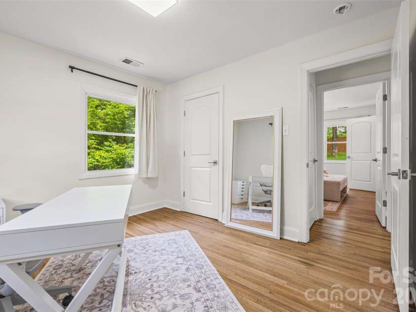 1142 Fox Run Drive, Charlotte, NC 28212.  MLS# CAR4409734, YatesRealty ID 40466. 