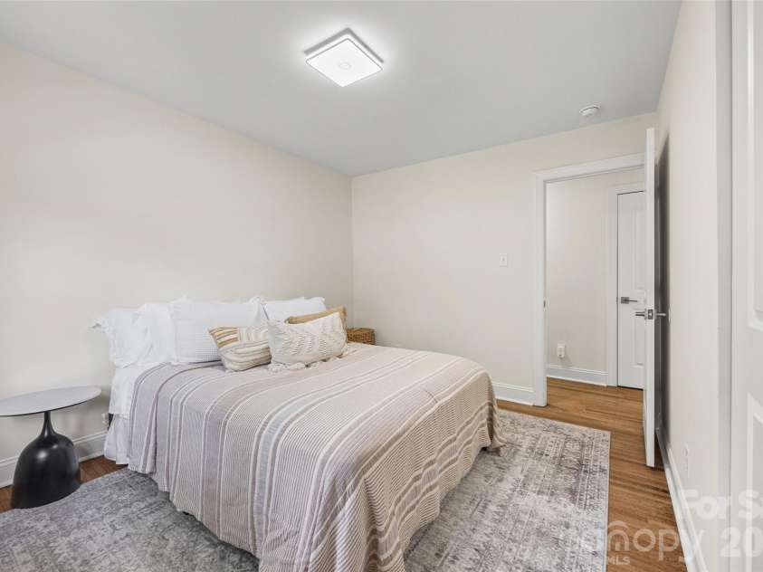 1142 Fox Run Drive, Charlotte, NC 28212.  MLS# CAR4409734, YatesRealty ID 40466. 