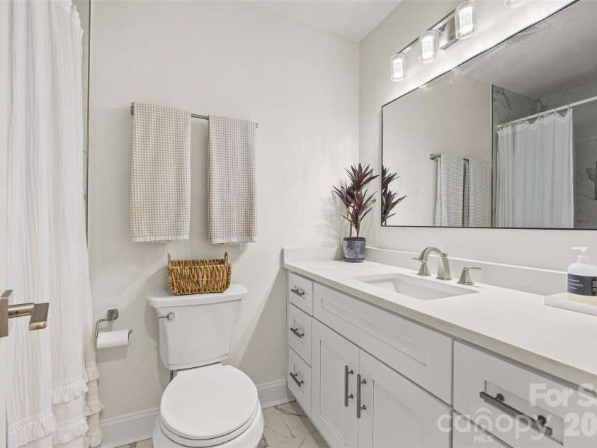 1142 Fox Run Drive, Charlotte, NC 28212.  MLS# CAR4409734, YatesRealty ID 40466. 