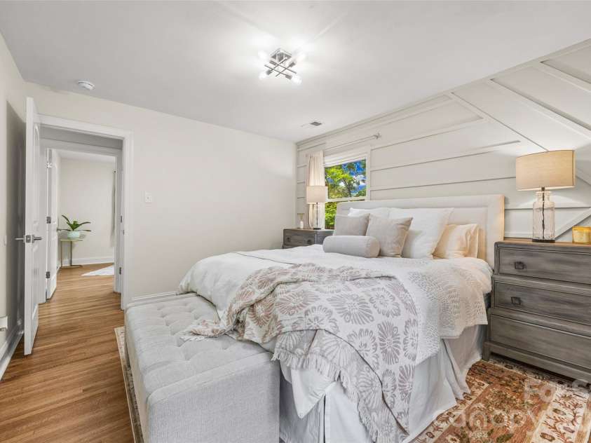 1142 Fox Run Drive, Charlotte, NC 28212.  MLS# CAR4409734, YatesRealty ID 40466. 