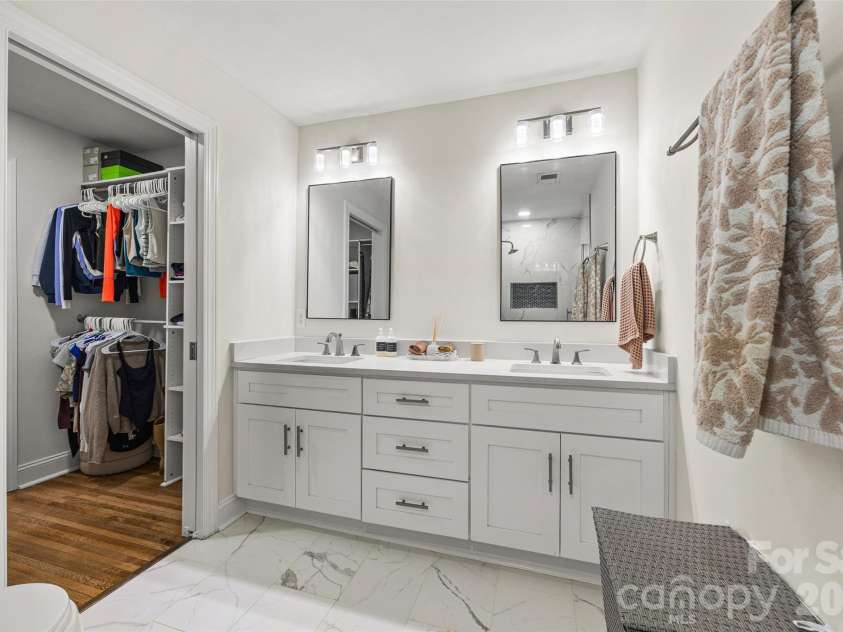 1142 Fox Run Drive, Charlotte, NC 28212.  MLS# CAR4409734, YatesRealty ID 40466. 