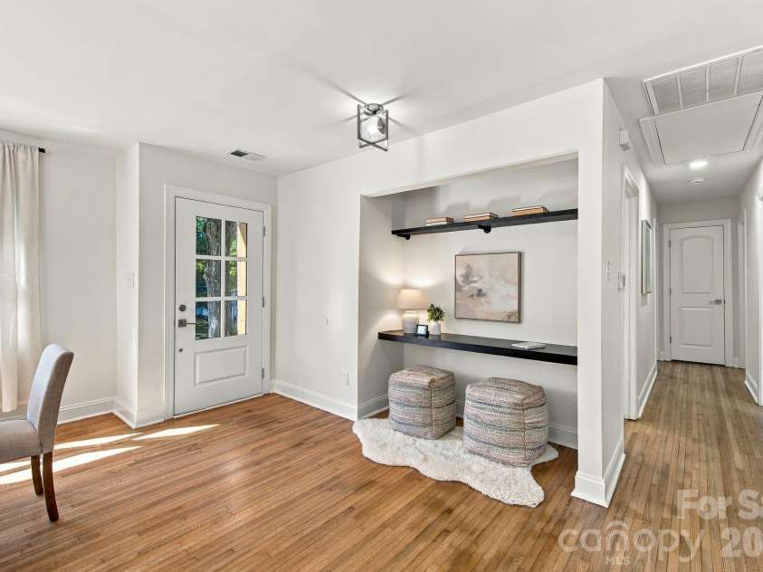 1142 Fox Run Drive, Charlotte, NC 28212.  MLS# CAR4426807, YatesRealty ID 40466. 