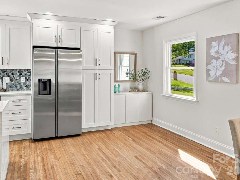 1142 Fox Run Drive, Charlotte, NC 28212.  MLS# CAR4426807, YatesRealty ID 40466. 
