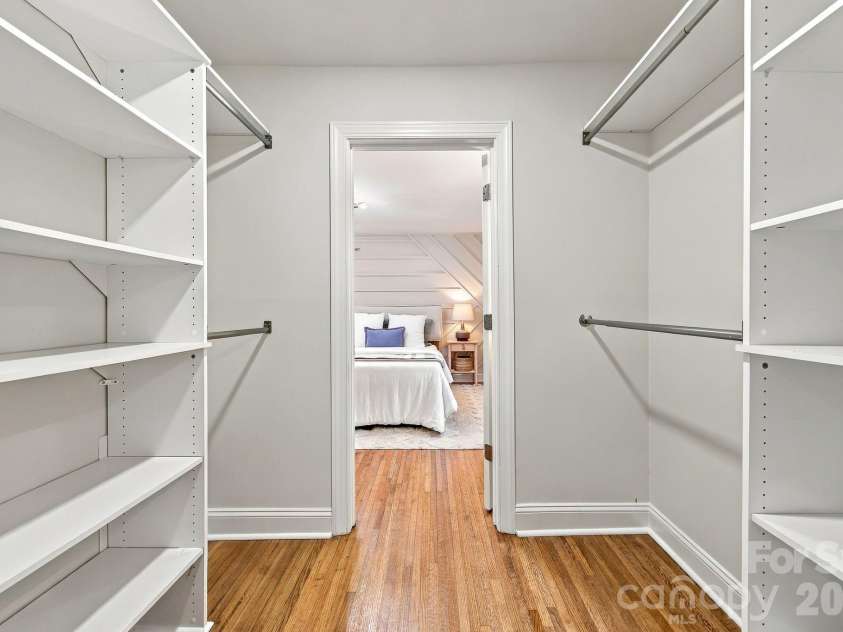 1142 Fox Run Drive, Charlotte, NC 28212.  MLS# CAR4426807, YatesRealty ID 40466. 