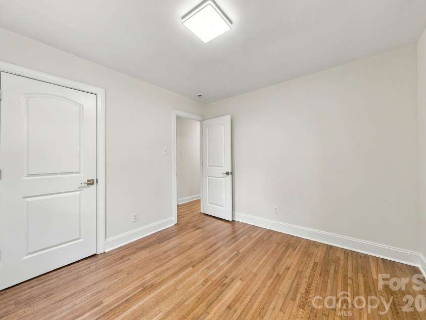 1142 Fox Run Drive, Charlotte, NC 28212.  MLS# CAR4426807, YatesRealty ID 40466. 